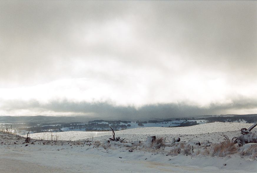 snow snow_pictures : Shooters Hill, NSW   26 July 2003