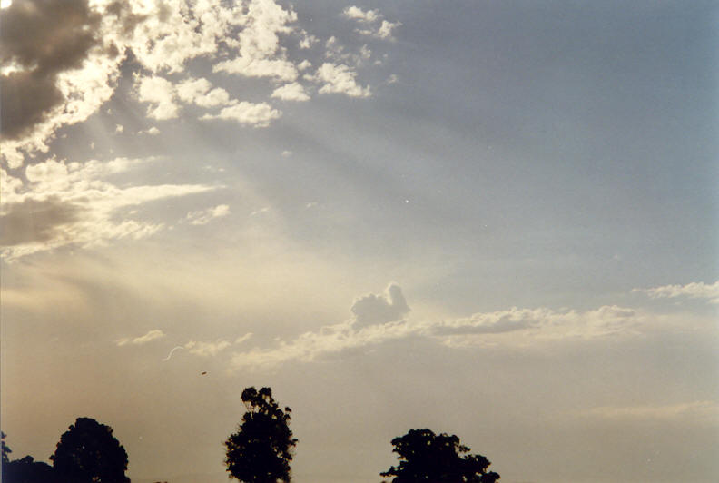 halosundog halo_sundog_crepuscular_rays : Parrots Nest, NSW   26 September 2003