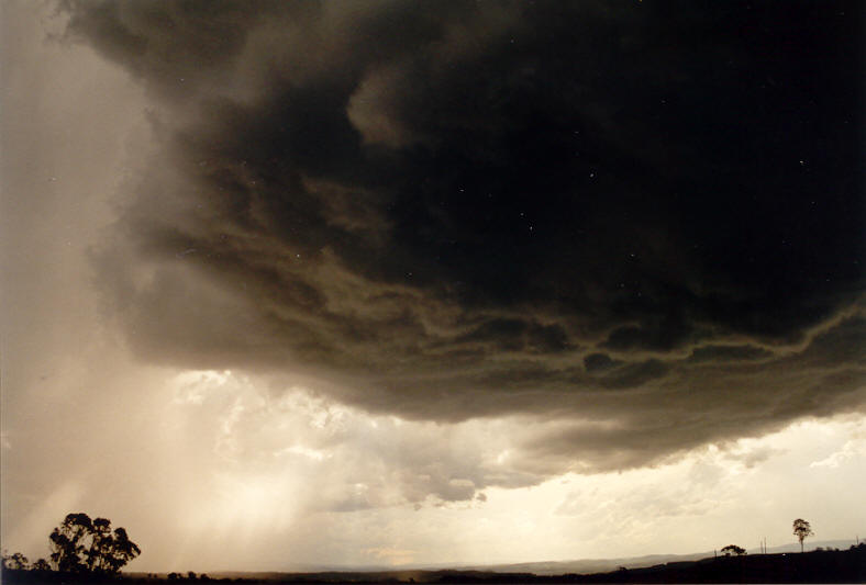 wallcloud thunderstorm_wall_cloud : Mallanganee NSW   25 October 2003