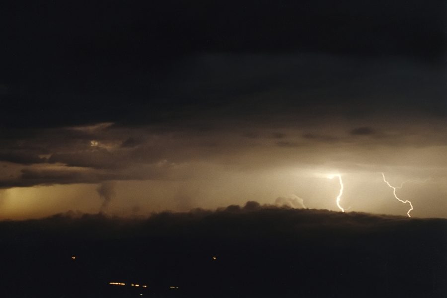 lightning lightning_bolts : McLeans Ridges, NSW   27 January 2004