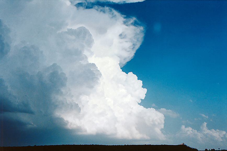 thunderstorm cumulonimbus_incus : W of Medicine Lodge, Kansas, USA   12 May 2004