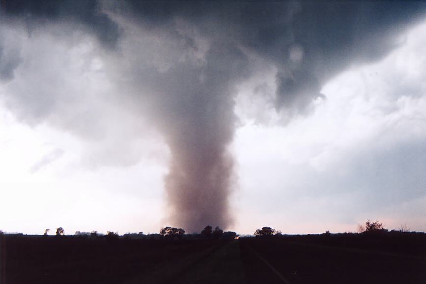 wallcloud thunderstorm_wall_cloud : Attica, Kansas, USA   12 May 2004