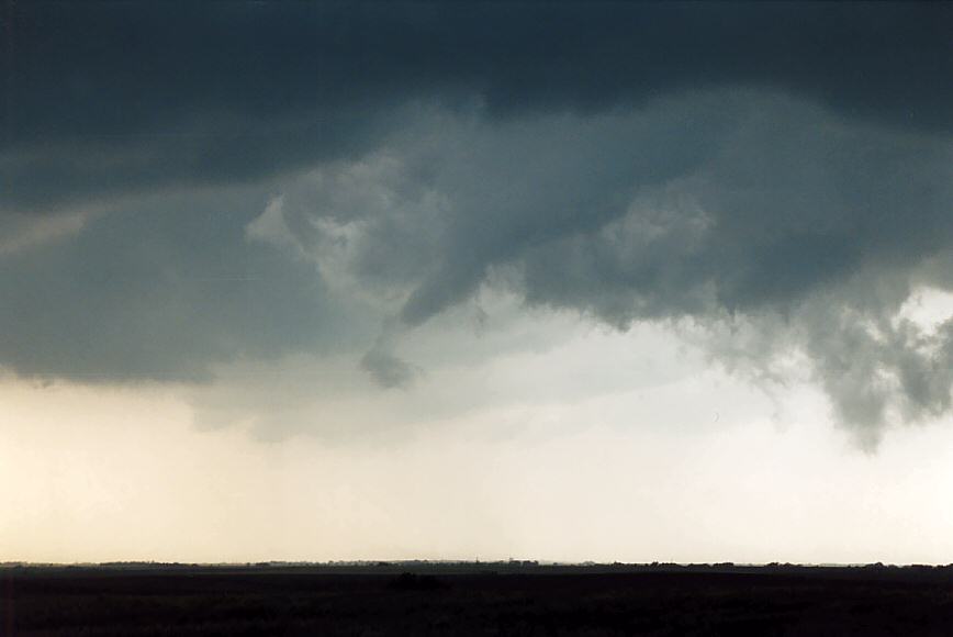 wallcloud thunderstorm_wall_cloud : W of Chester, Nebraska, USA   24 May 2004