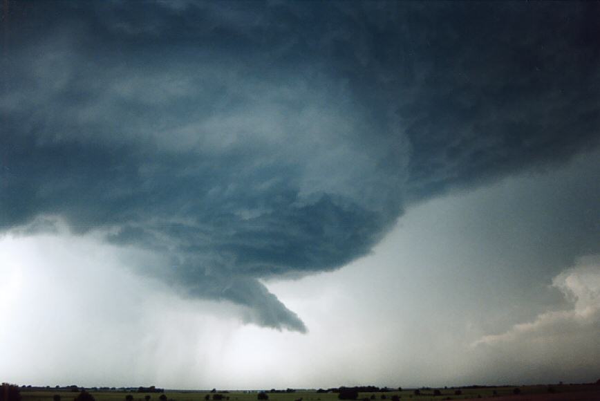 wallcloud thunderstorm_wall_cloud : N of Bellville, Kansas, USA   24 May 2004