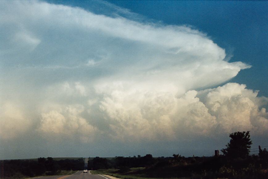 cumulonimbus supercell_thunderstorm : NW of Topeka, Kansas, USA   24 May 2004