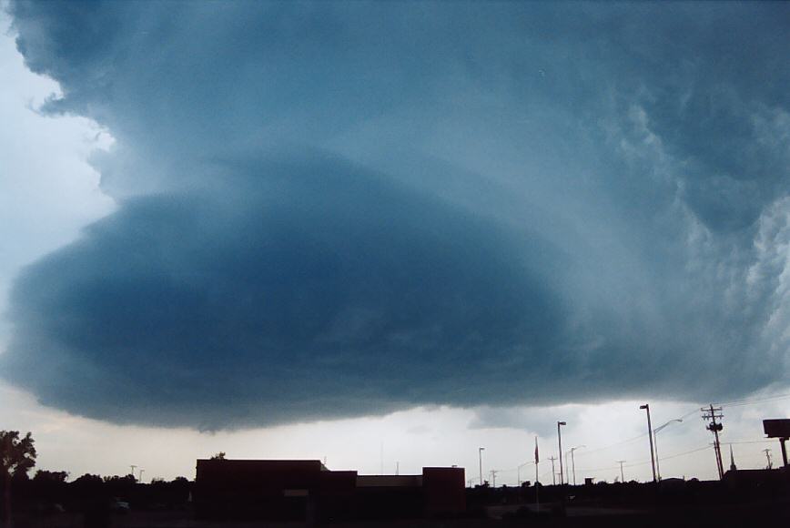 cumulonimbus supercell_thunderstorm : Minco, W of Oklahoma City, Oklahoma, USA   26 May 2004