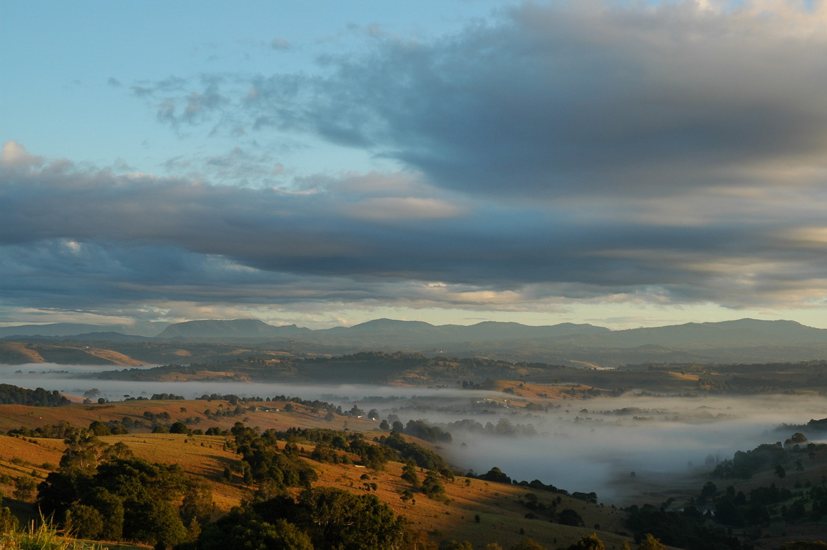 stratocumulus lenticularis : McLeans Ridges, NSW   13 July 2004