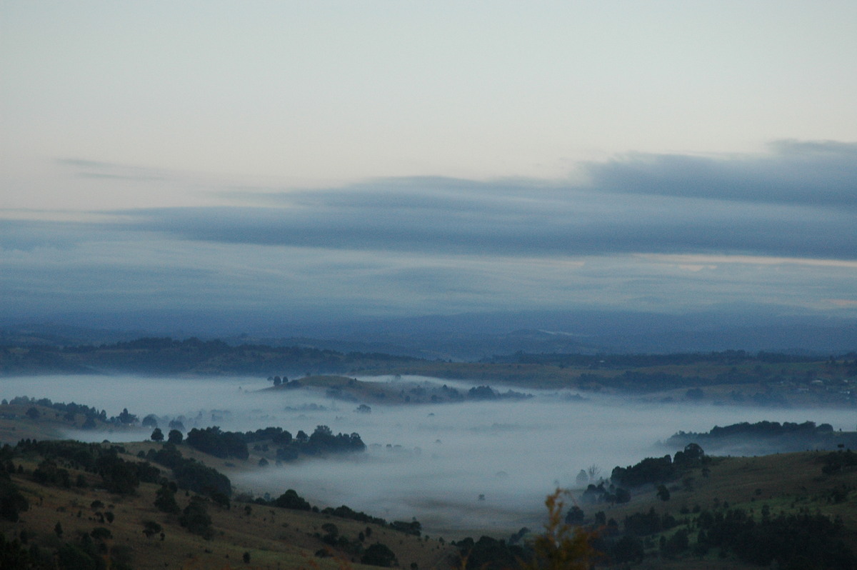 stratocumulus lenticularis : McLeans Ridges, NSW   30 July 2004