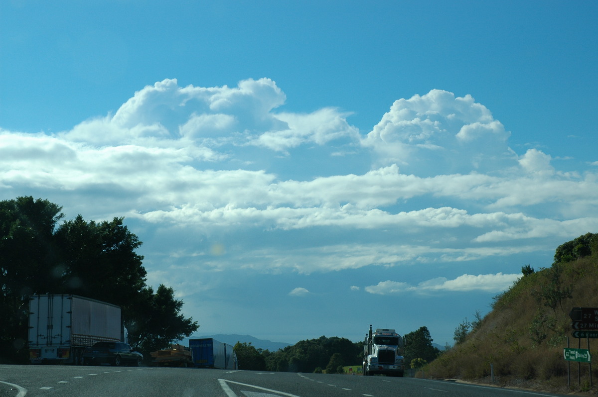 thunderstorm cumulonimbus_calvus : Saint Helena, NSW   30 July 2004