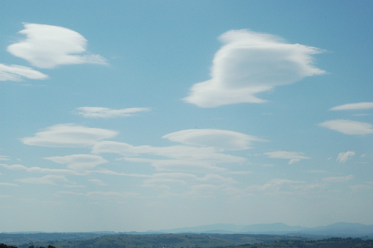 altocumulus lenticularis : McLeans Ridges, NSW   23 October 2004