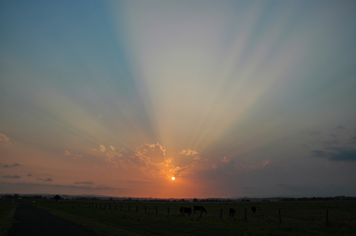 halosundog halo_sundog_crepuscular_rays : Casino, NSW   24 October 2004