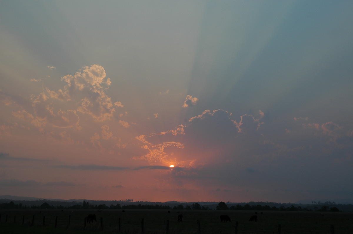 halosundog halo_sundog_crepuscular_rays : Casino, NSW   24 October 2004