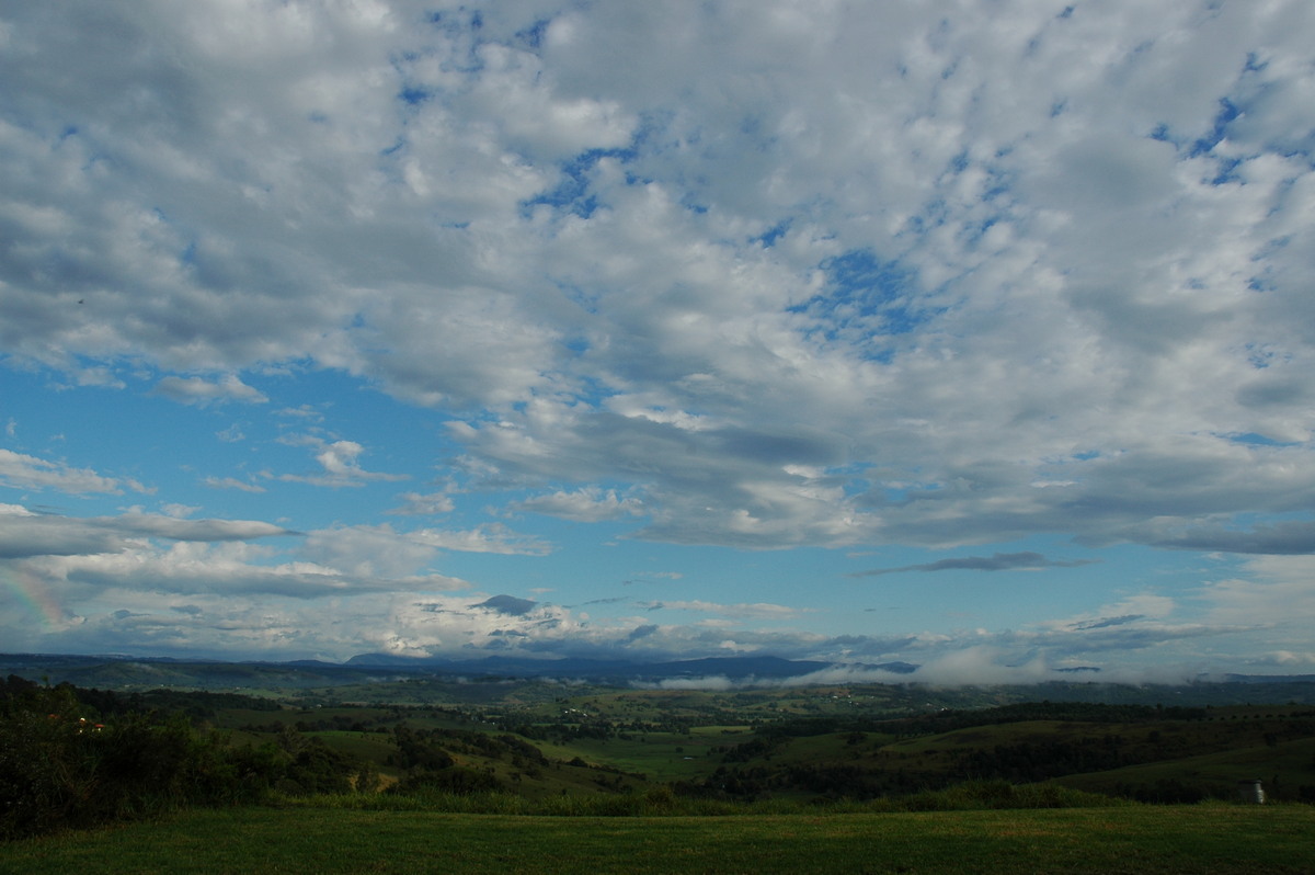 altocumulus altocumulus_cloud : McLeans Ridges, NSW   6 November 2004