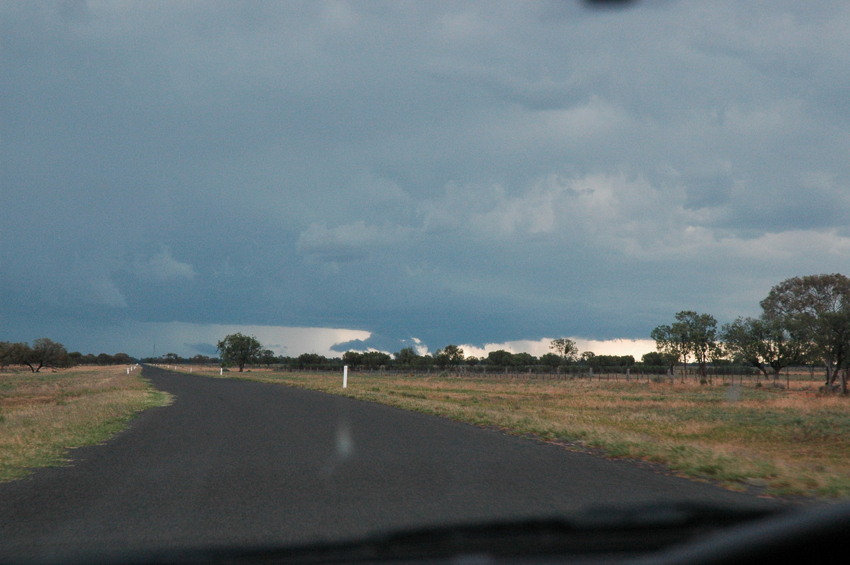 wallcloud thunderstorm_wall_cloud : E of Quambone, NSW   7 December 2004