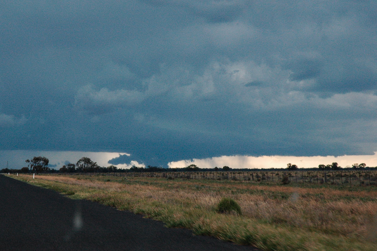 wallcloud thunderstorm_wall_cloud : E of Quambone, NSW   7 December 2004