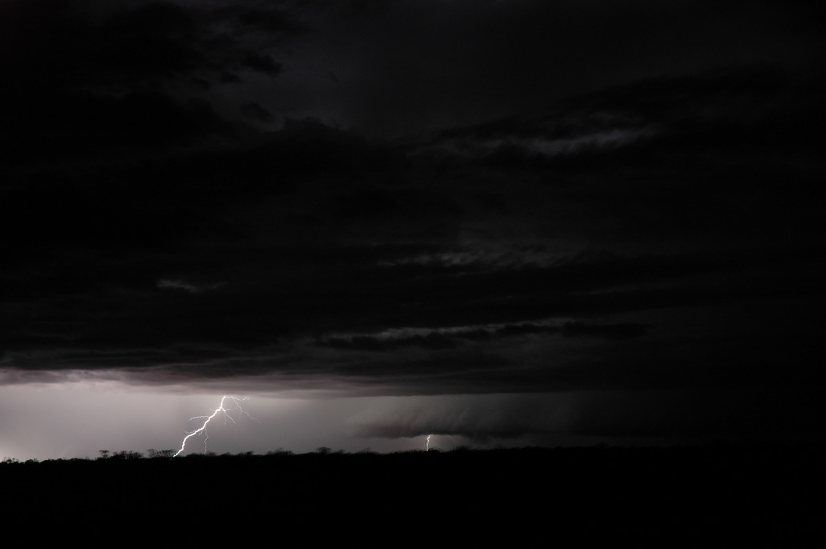 lightning lightning_bolts : near Coonamble, NSW   7 December 2004