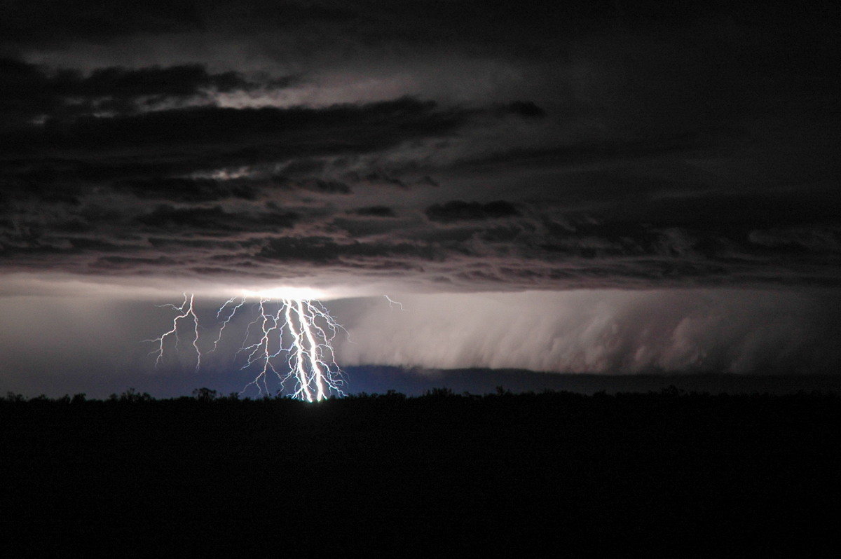 lightning lightning_bolts : near Coonamble, NSW   7 December 2004