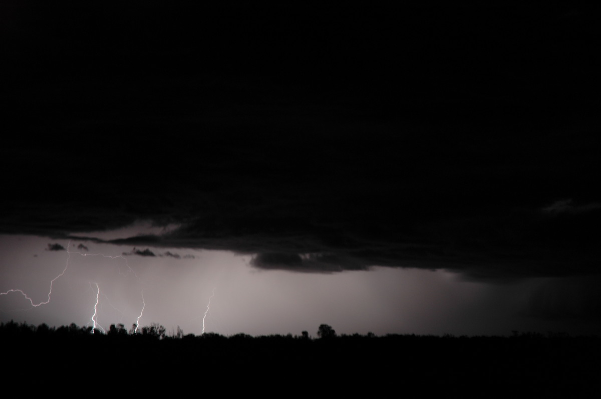 lightning lightning_bolts : near Coonamble, NSW   7 December 2004