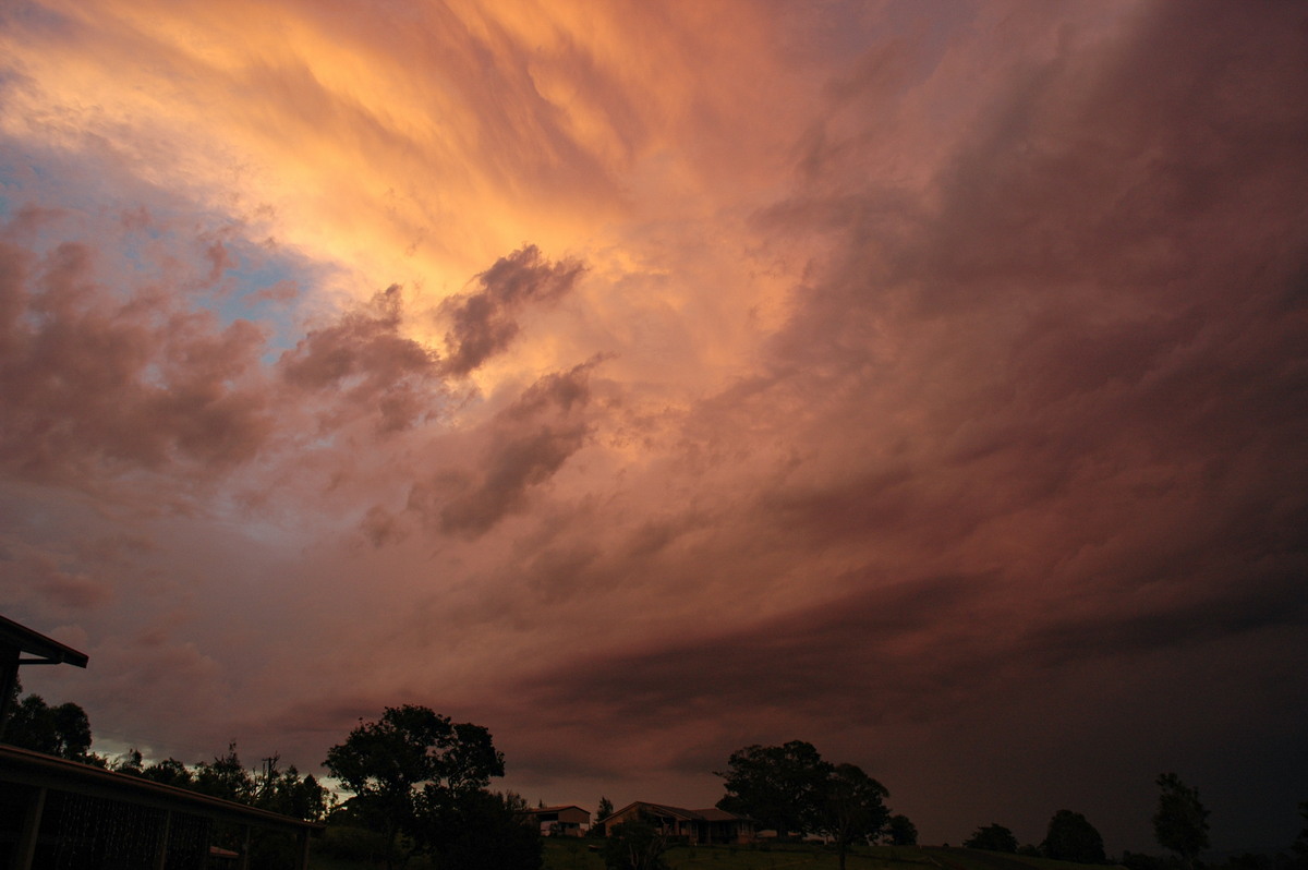 anvil thunderstorm_anvils : McLeans Ridges, NSW   17 December 2004