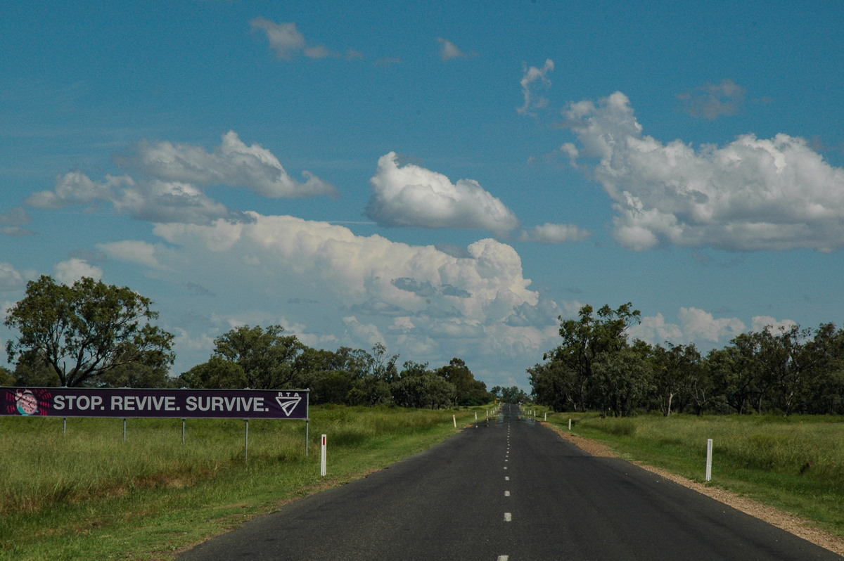 thunderstorm cumulonimbus_incus : Moree, NSW   26 December 2004