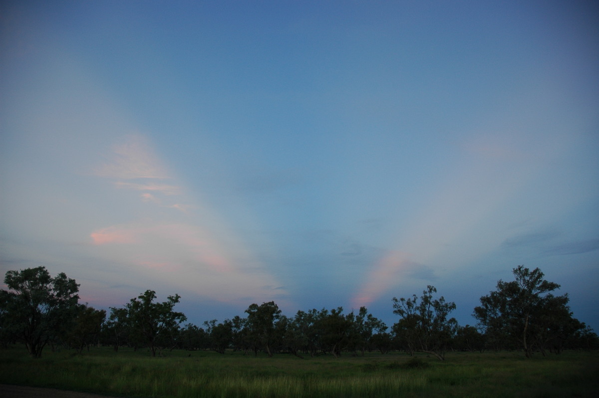 halosundog halo_sundog_crepuscular_rays : W of Moree, NSW   26 December 2004