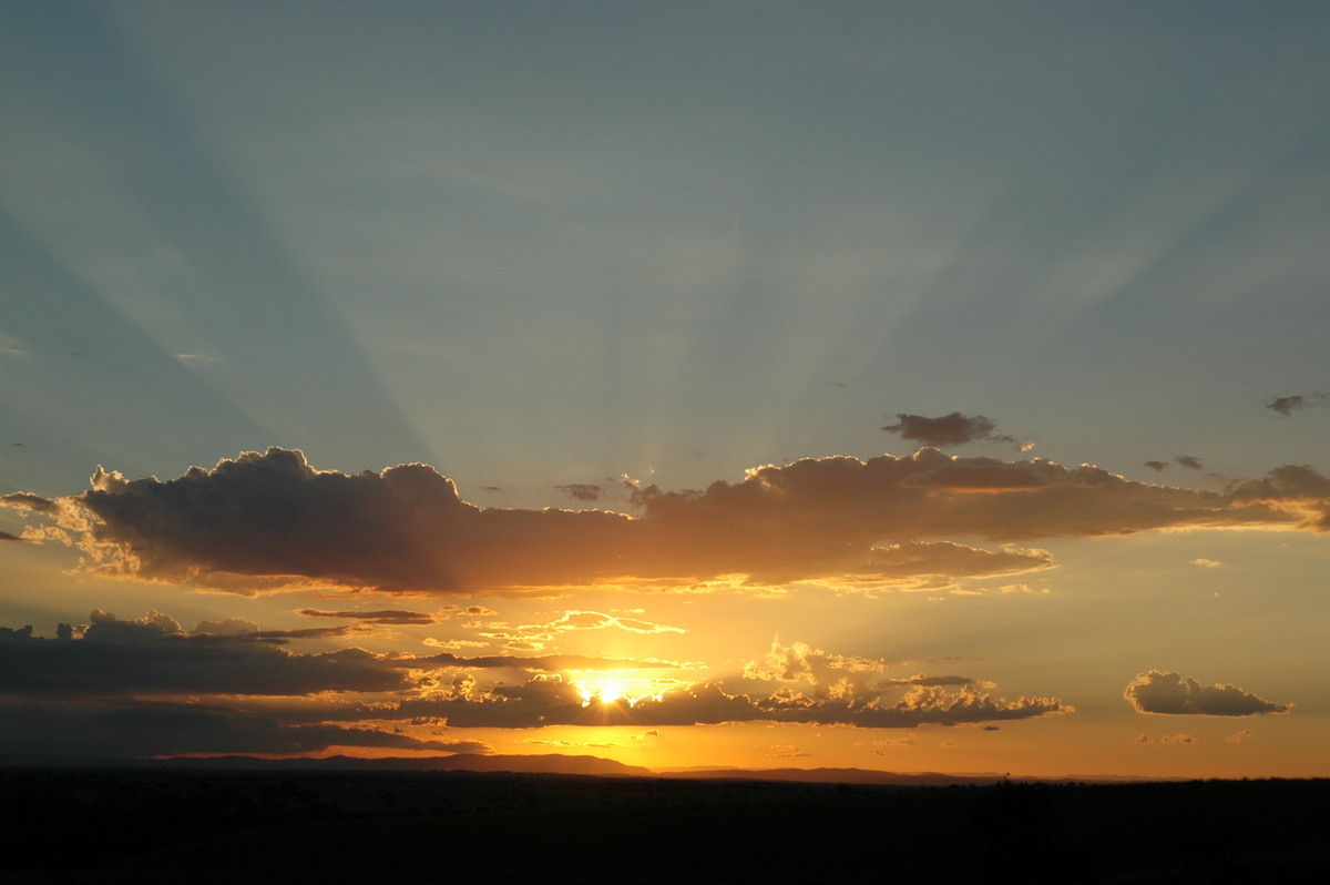 halosundog halo_sundog_crepuscular_rays : Parrots Nest, NSW   16 January 2005