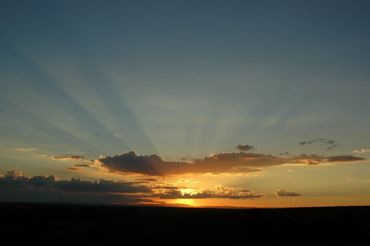 halosundog halo_sundog_crepuscular_rays : Parrots Nest, NSW   16 January 2005