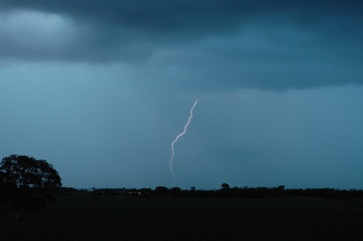 lightning lightning_bolts : McKees Hill, NSW   22 January 2005