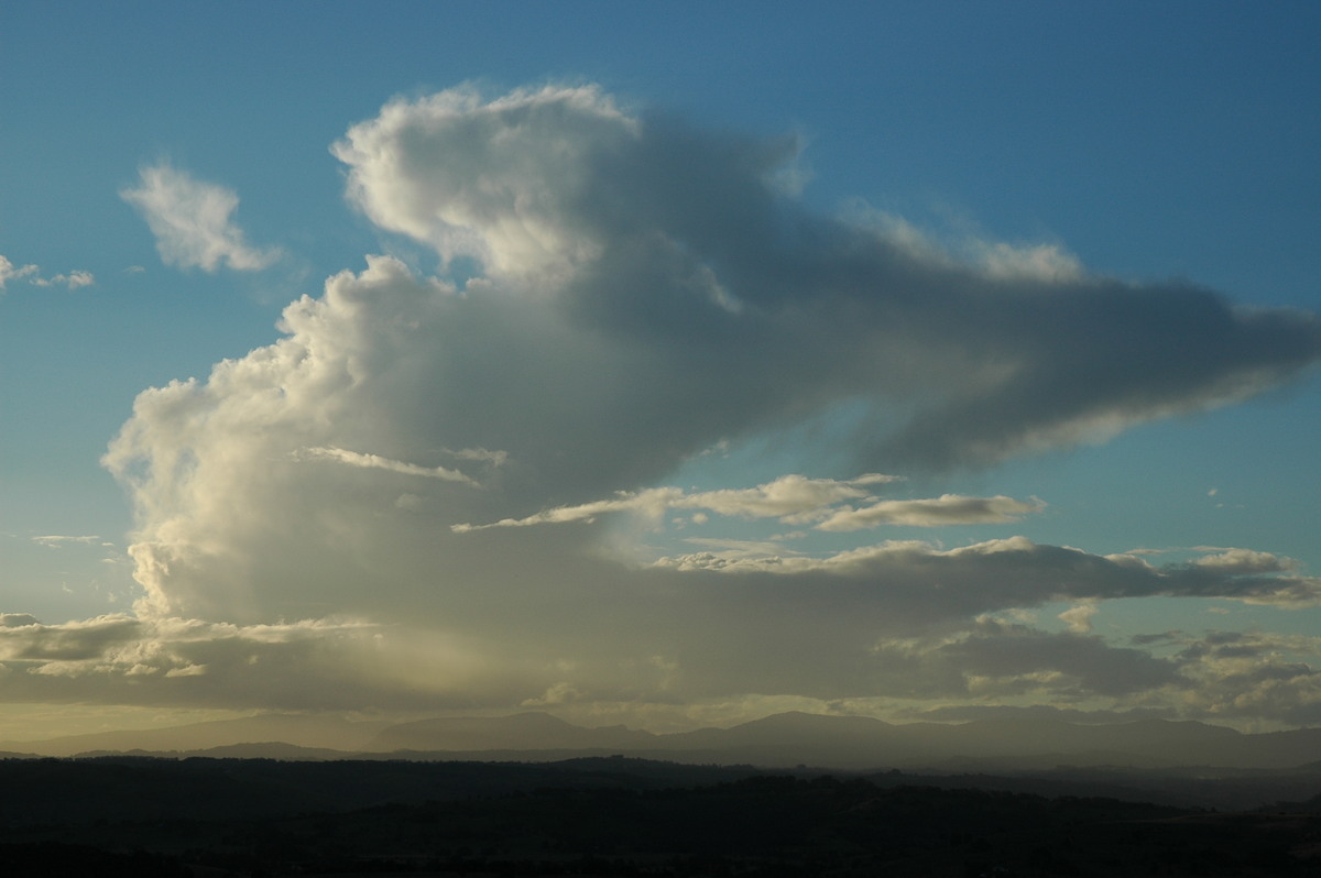 thunderstorm cumulonimbus_incus : McLeans Ridges, NSW   18 May 2005