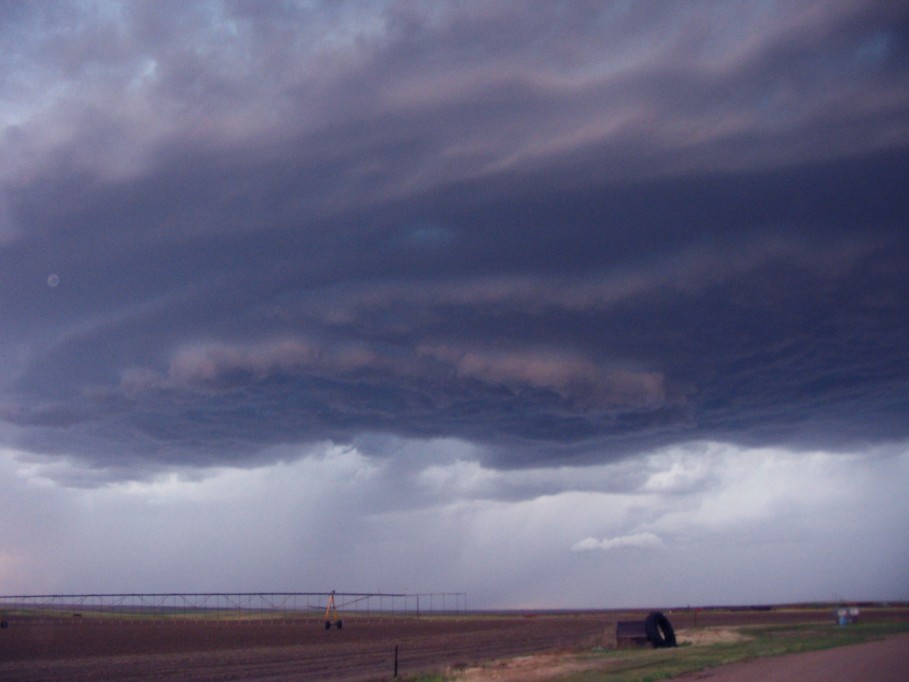 cumulonimbus thunderstorm_base : Idalia, N of Burlington, Colorado, USA   24 May 2005