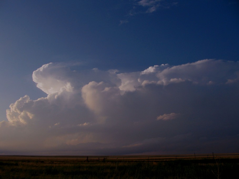 thunderstorm cumulonimbus_incus : SE of Des Moines, New Mexico, USA   30 May 2005