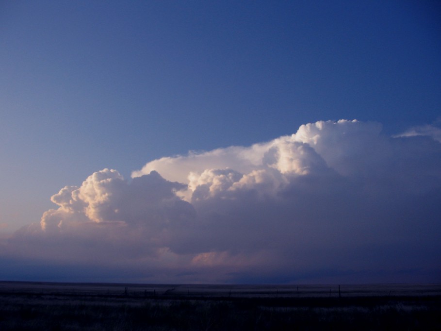 thunderstorm cumulonimbus_calvus : SE of Des Moines, New Mexico, USA   30 May 2005