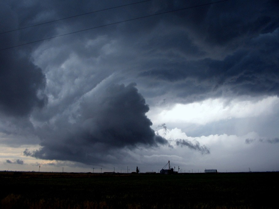 cumulonimbus thunderstorm_base : N of Hereford, Texas, USA   31 May 2005