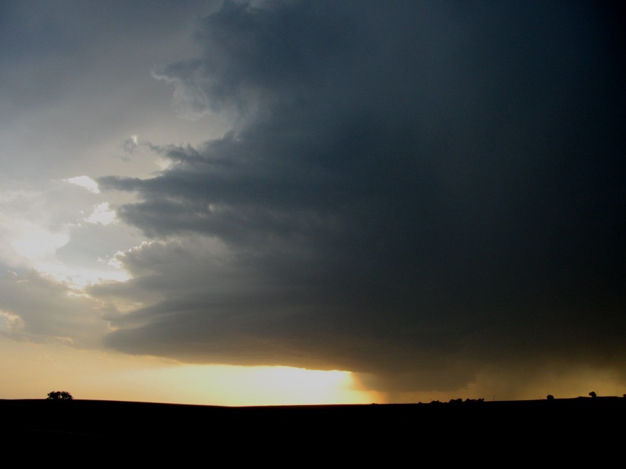 thunderstorm cumulonimbus_incus : Lebanon, Nebraska, USA   6 June 2005