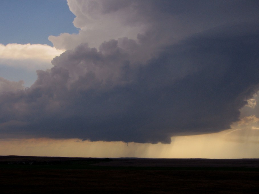 cumulonimbus supercell_thunderstorm : E of Wanblee, South Dakota, USA   7 June 2005