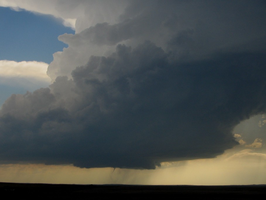 tornadoes funnel_tornado_waterspout : E of Wanblee, South Dakota, USA   7 June 2005