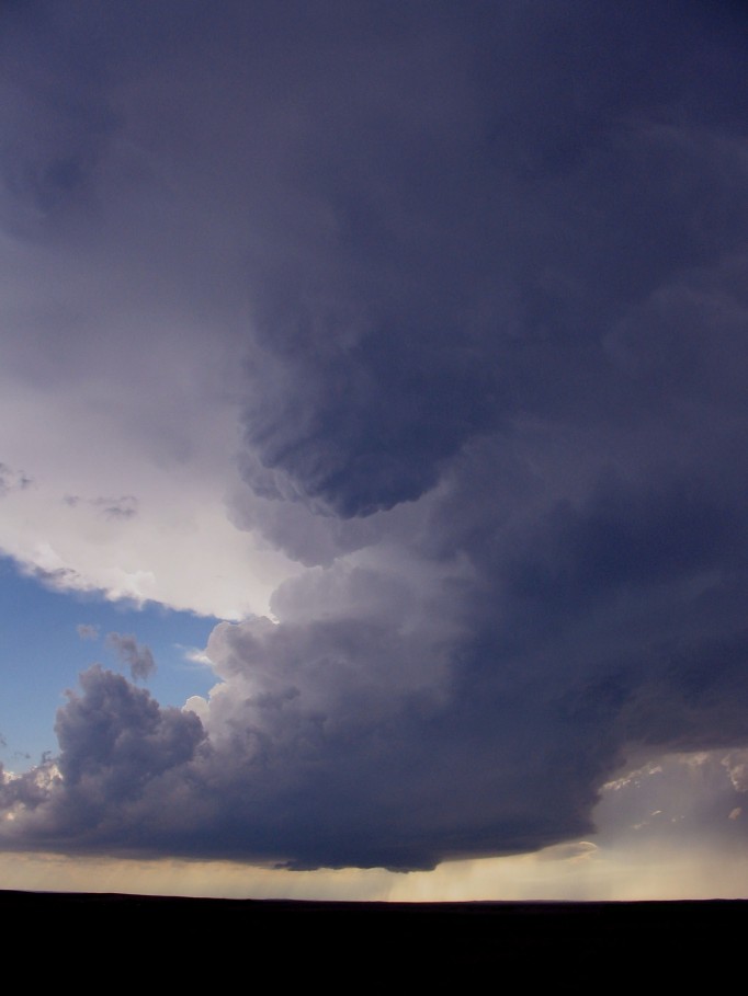 thunderstorm cumulonimbus_incus : E of Wanblee, South Dakota, USA   7 June 2005