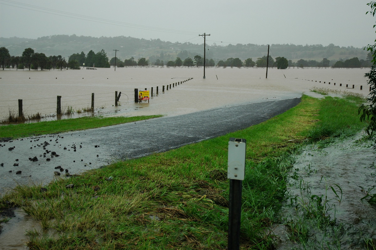 flashflooding flood_pictures : Eltham, NSW   30 June 2005