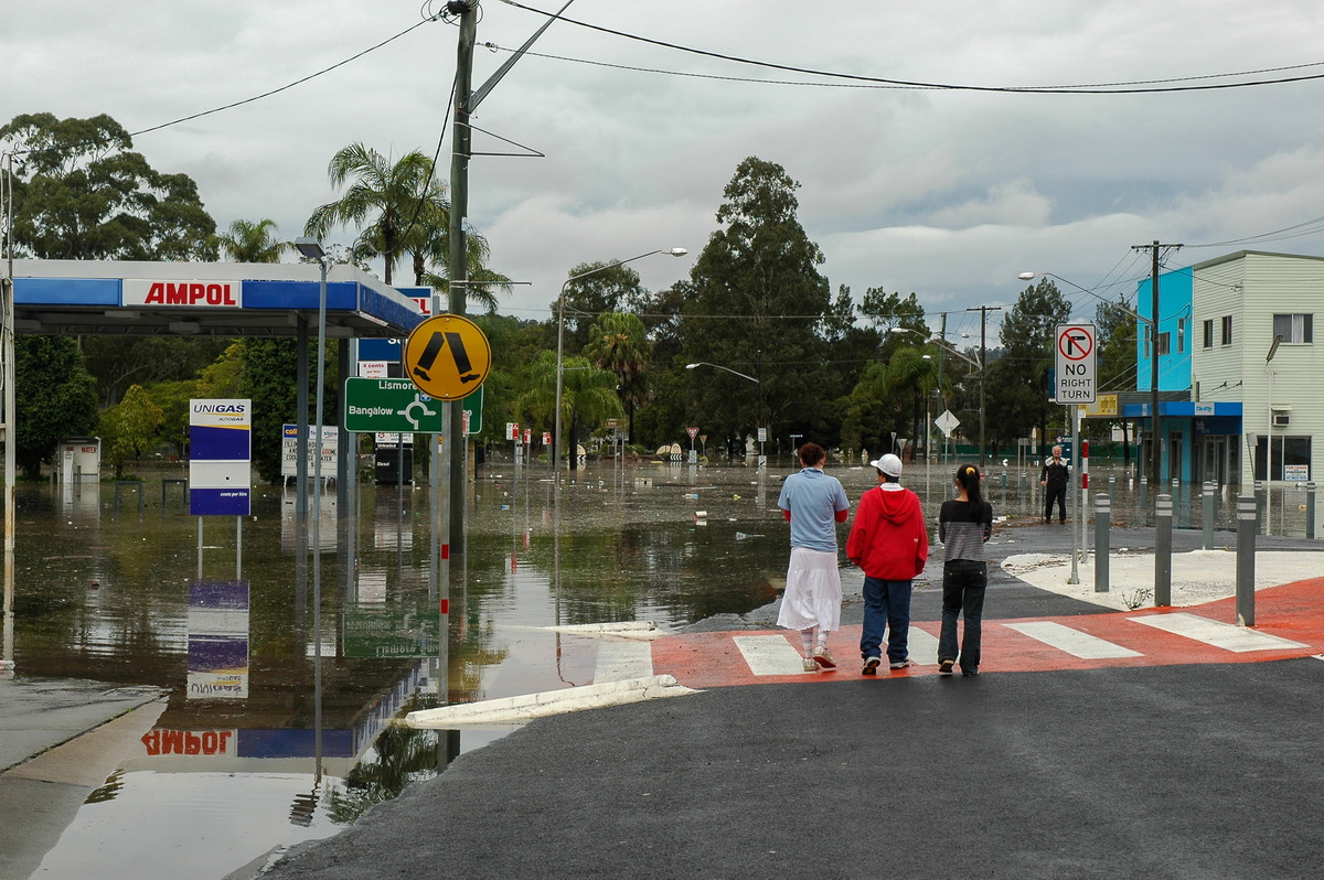 flashflooding flood_pictures : Lismore, NSW   30 June 2005