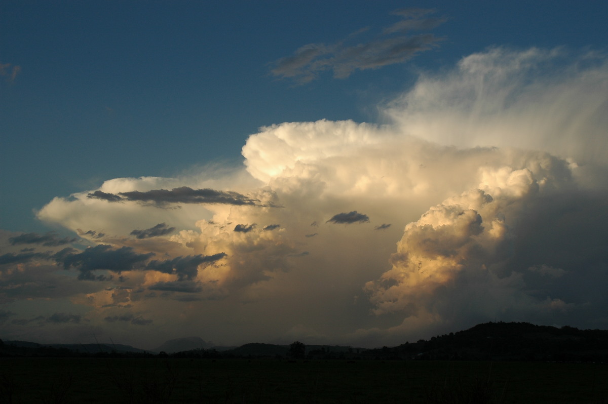 thunderstorm cumulonimbus_incus : Kyogle, NSW   25 October 2005