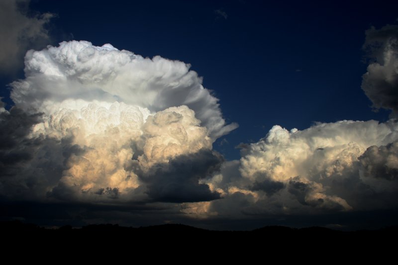 updraft thunderstorm_updrafts : near Nowendoc, NSW   27 October 2005