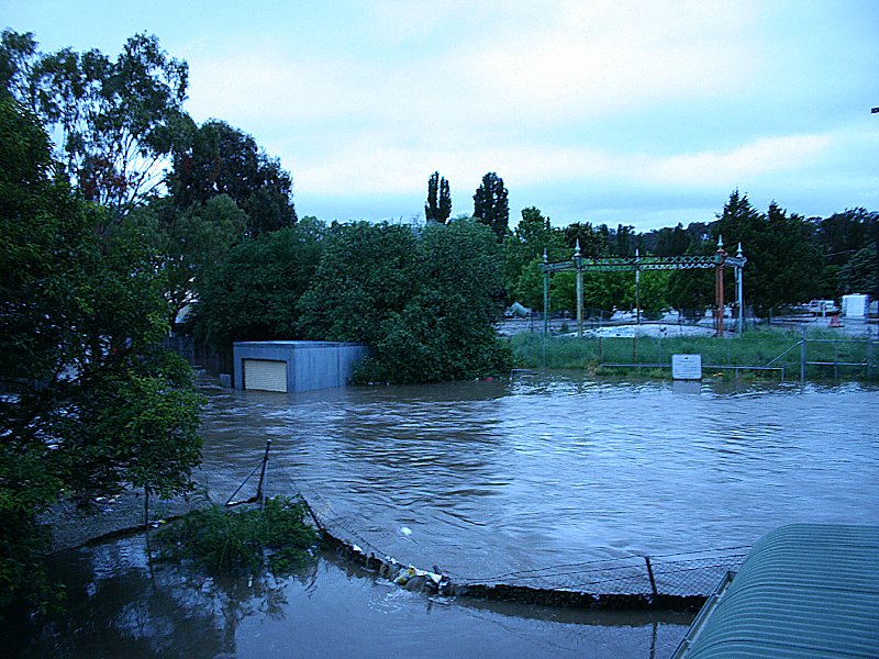 flashflooding flood_pictures : Molong, NSW   8 November 2005