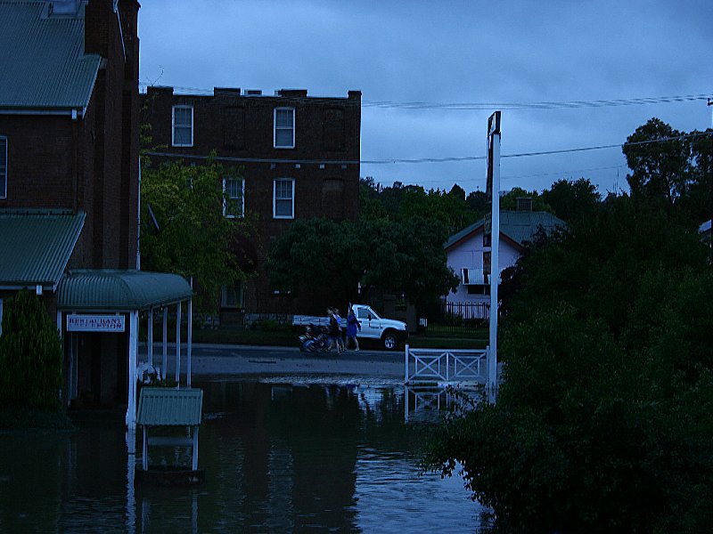 flashflooding flood_pictures : Molong, NSW   8 November 2005