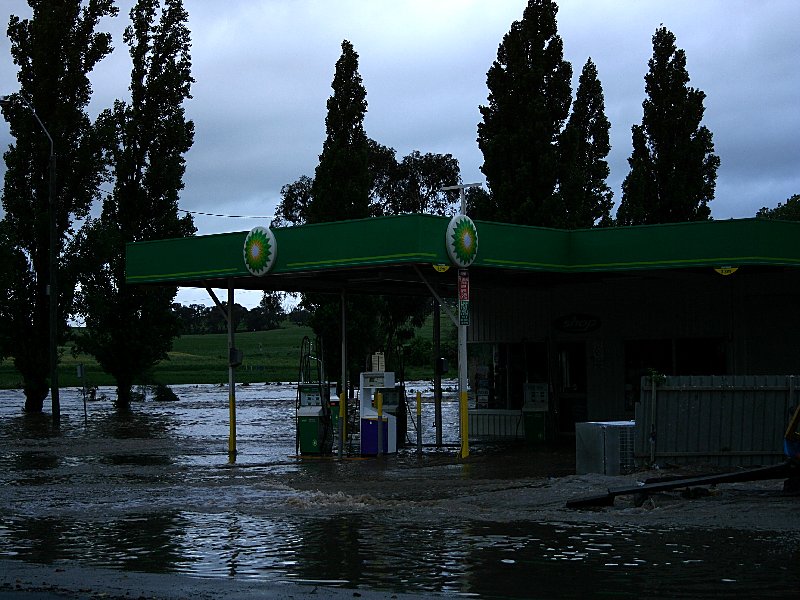 flashflooding flood_pictures : Molong, NSW   8 November 2005