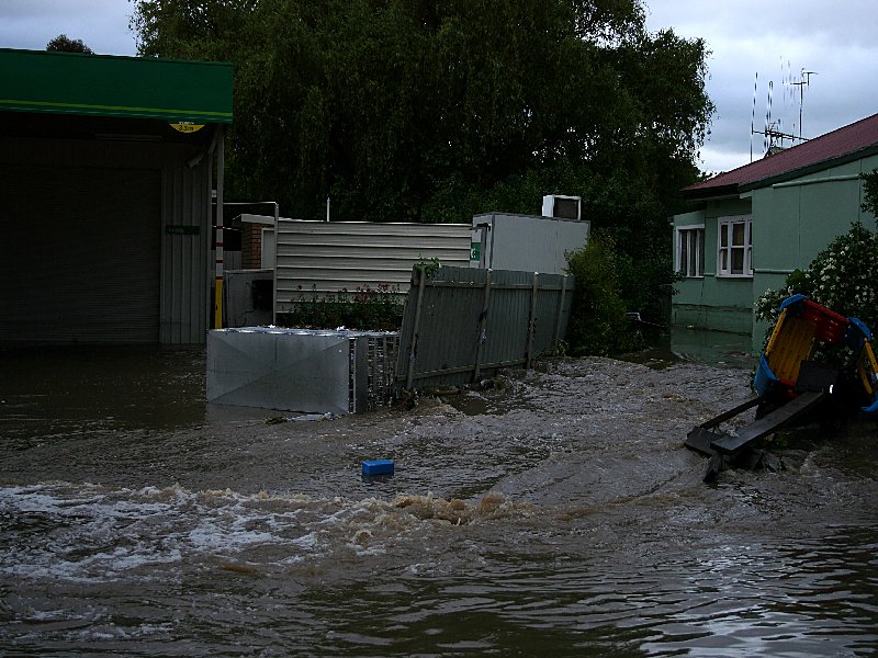 flashflooding flood_pictures : Molong, NSW   8 November 2005