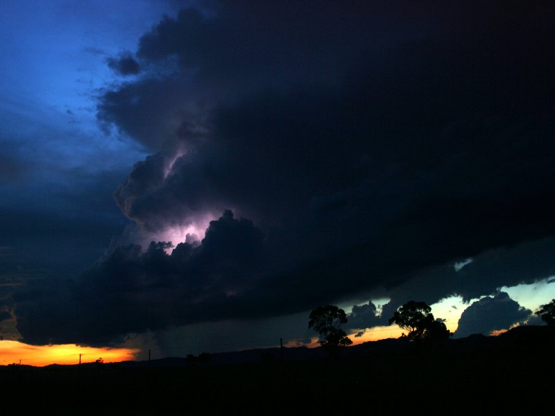 thunderstorm cumulonimbus_incus : Coonabarabran, NSW   25 November 2005