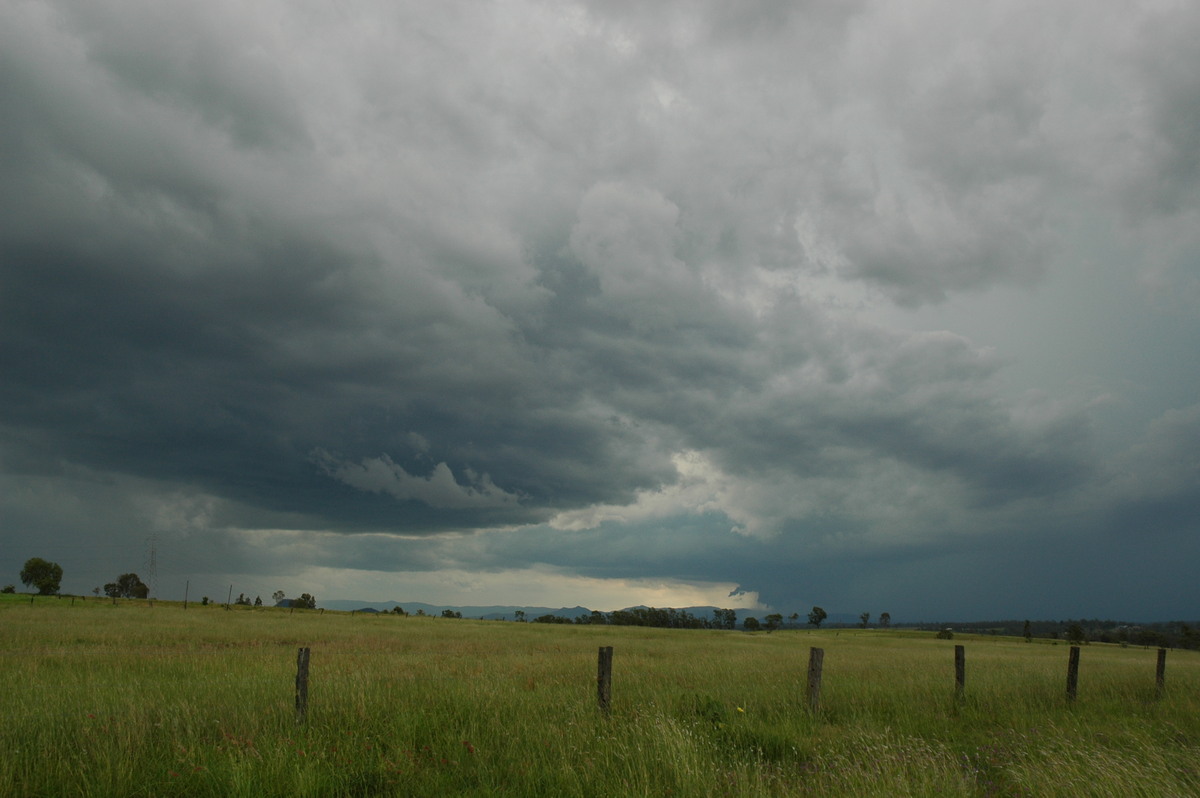 cumulonimbus thunderstorm_base : W of Brisbane, NSW   27 November 2005