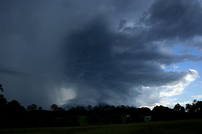 thunderstorm cumulonimbus_incus : near Nabiac, NSW   17 December 2005