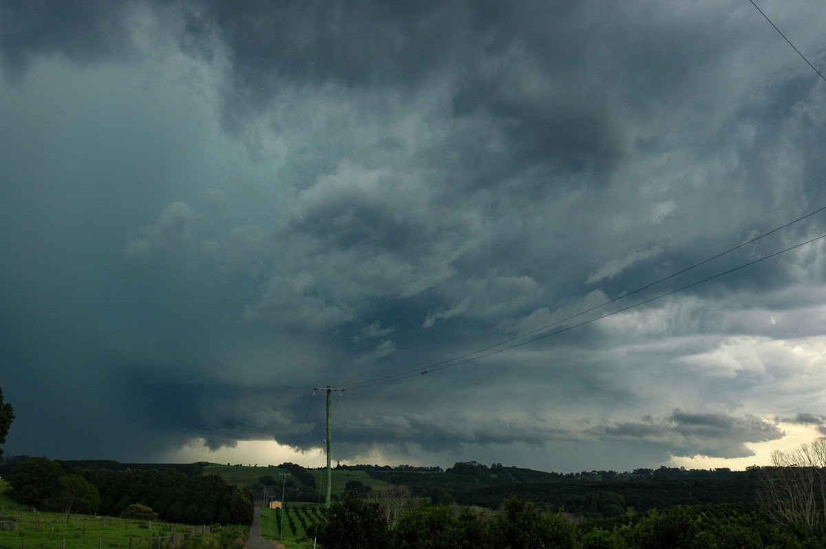 cumulonimbus supercell_thunderstorm : Knockrow, NSW   17 December 2005