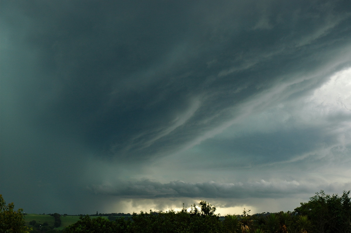 cumulonimbus supercell_thunderstorm : Knockrow, NSW   17 December 2005